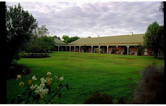 Overlander Homestead Motel Roma Exterior foto