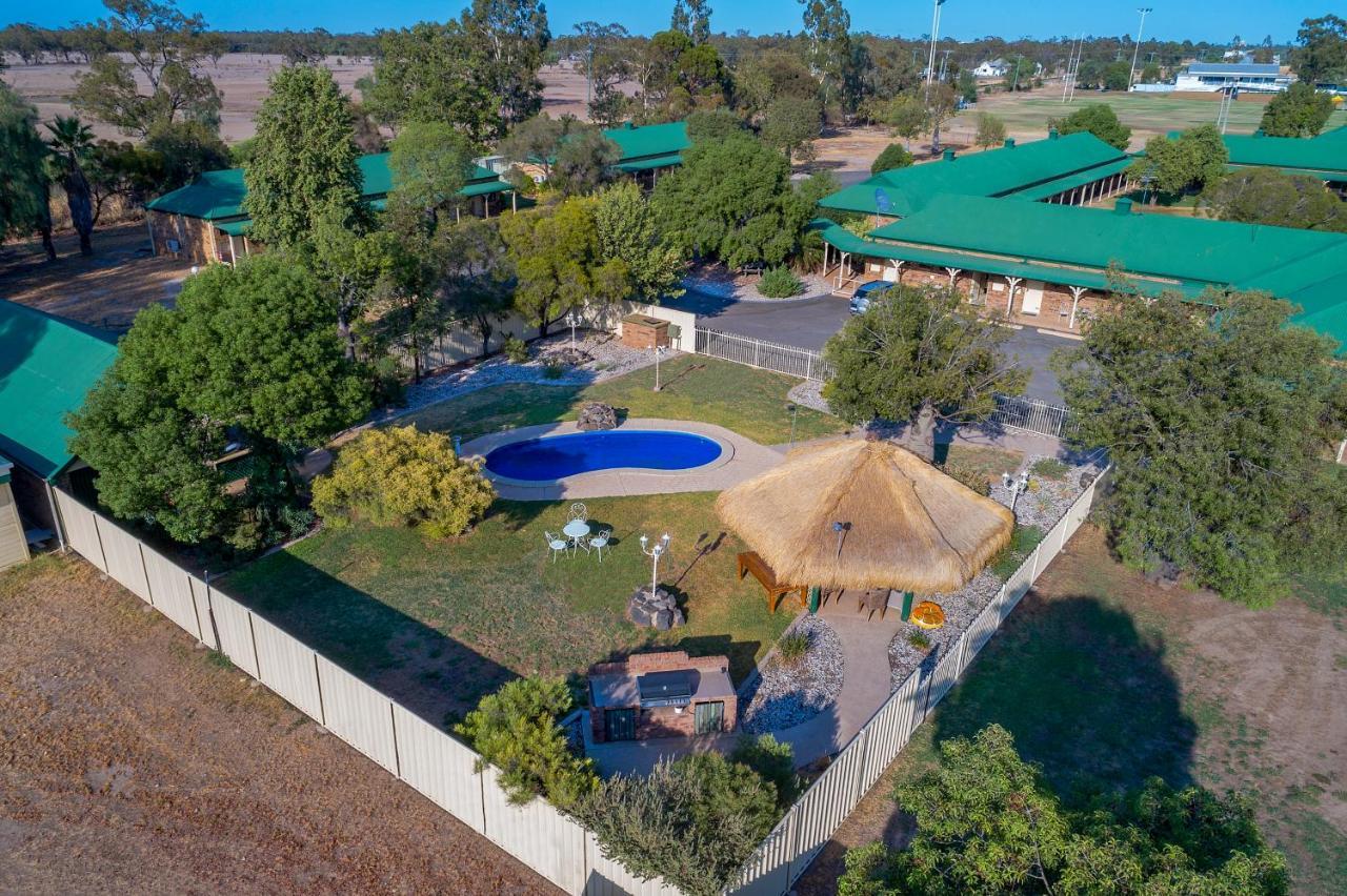 Overlander Homestead Motel Roma Exterior foto